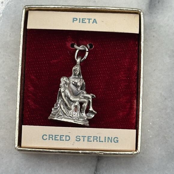 Vintage pieta Sterling silver La Pietà di Michelangelo pendant - Picture 3 of 4